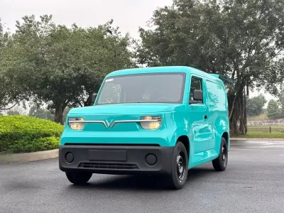 Dịch vụ thay kính chắn gió xe Vinfast EC Van tận nơi